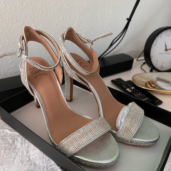 Women's Jordyn Embellished Ankle-Strap Platform Sandals - Picture 2 of 2